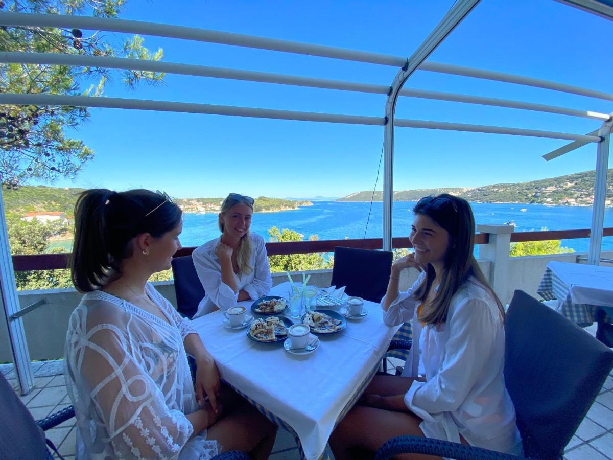 Apartements And Rooms Next To The Sea - Belveder Rab Супетарска Драга Екстериор снимка