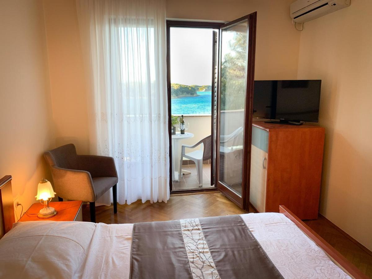 Apartements And Rooms Next To The Sea - Belveder Rab Супетарска Драга Екстериор снимка