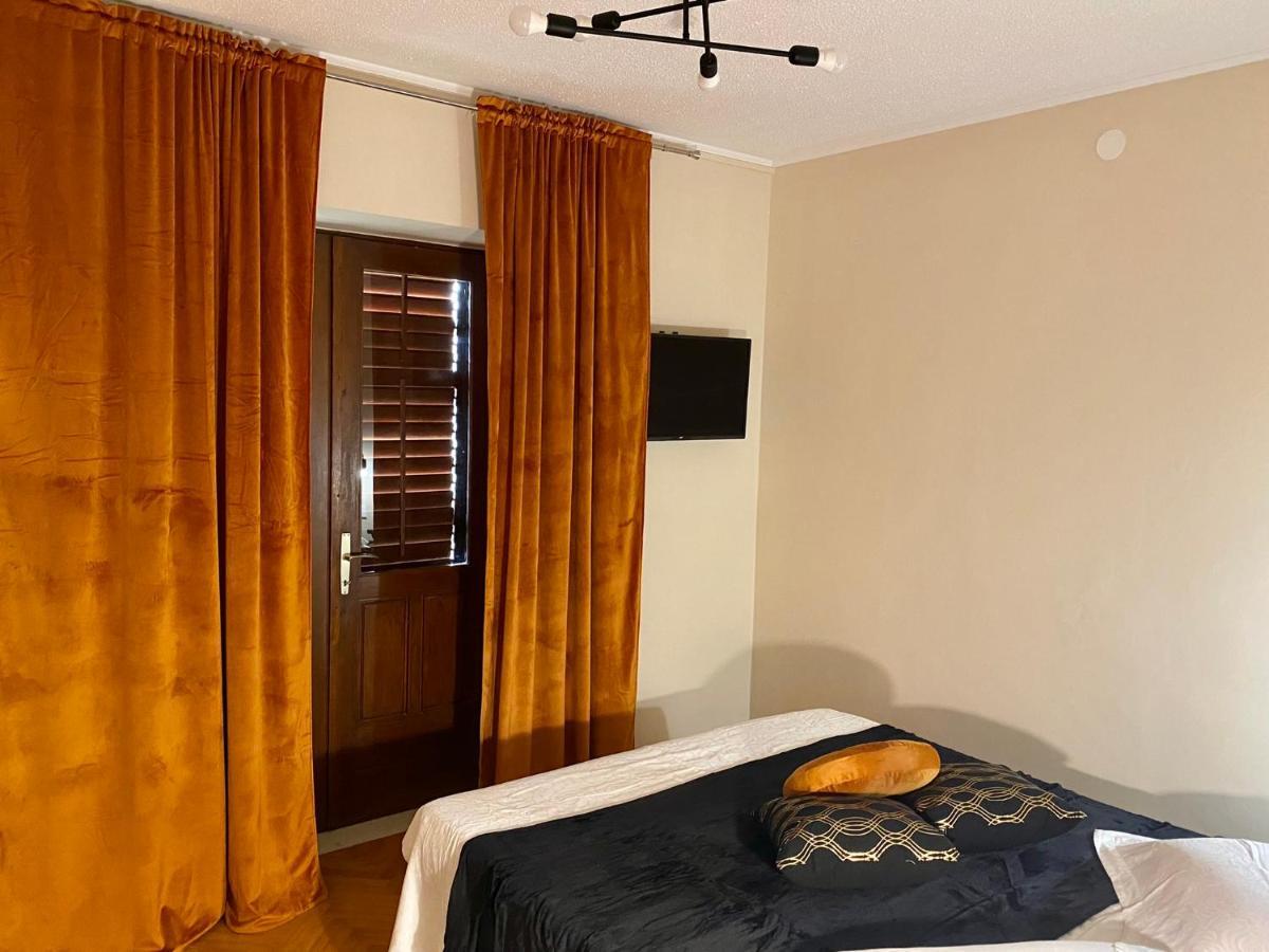 Apartements And Rooms Next To The Sea - Belveder Rab Супетарска Драга Екстериор снимка