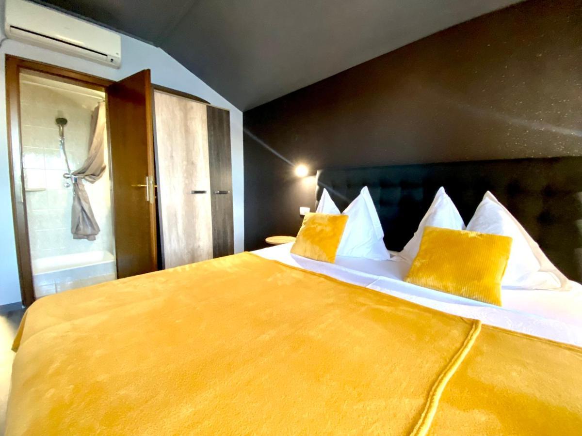 Apartements And Rooms Next To The Sea - Belveder Rab Супетарска Драга Екстериор снимка